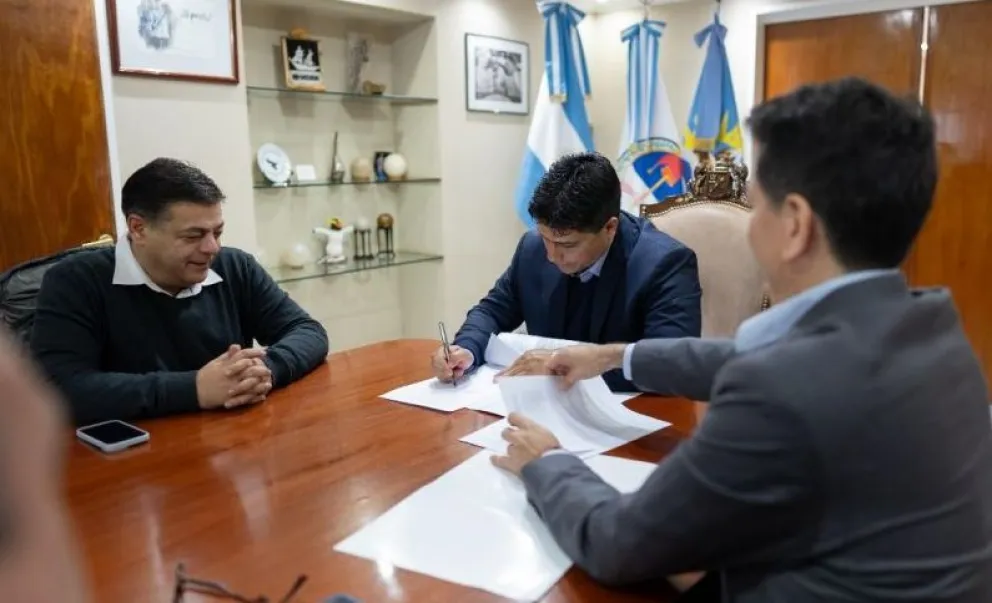 Firmaron convenio para la reactivación del Ramal Ferroviario Puerto Deseado-Las Heras