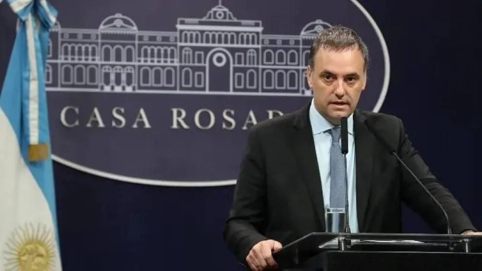 El Gobierno implementará una reforma para permitir el cobro de aranceles a extranjeros en hospitales y universidades públicas