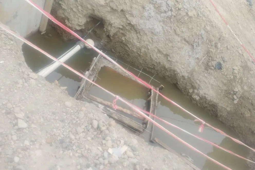 Vecinos del barrio Newbery reclaman por un desborde cloacal y una obra sin finalizar
