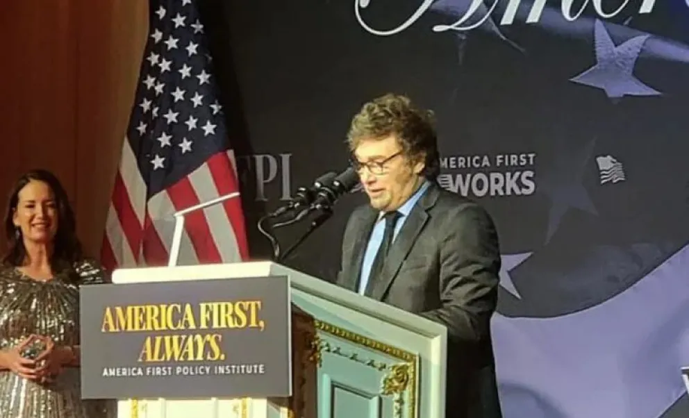 Vergüenza de Milei ante Trump: lo bajaron del escenario en pleno discurso