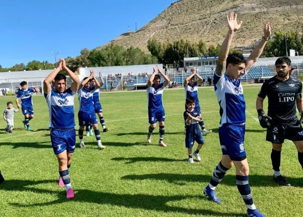Jorge Newbery goleó y ahora reza