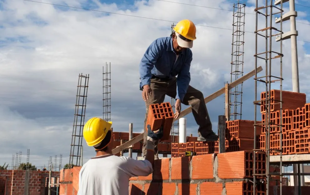La construcción en crisis: el consumo de cemento en Argentina está por debajo del nivel de la pandemia