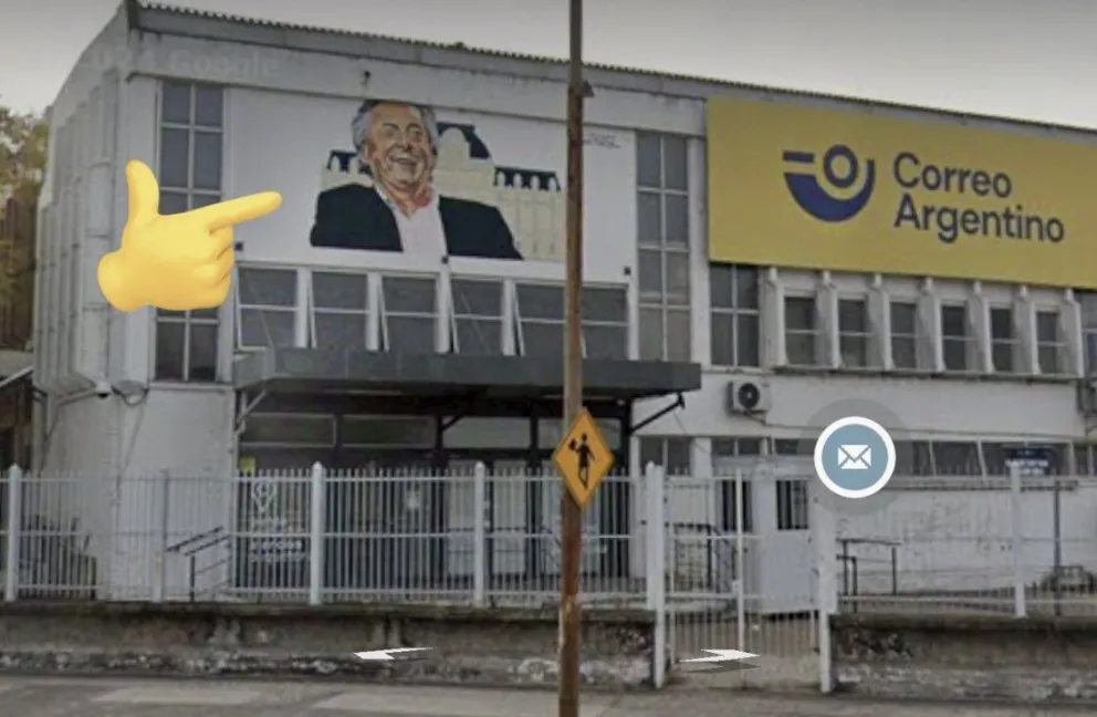 Quitan los murales de Néstor Kirchner de los edificios públicos