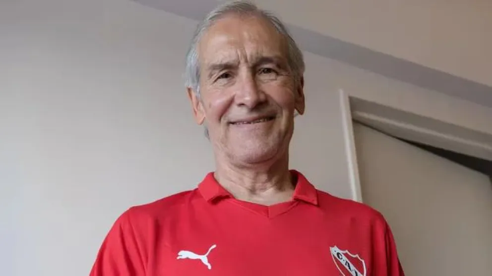 Murió Hugo Villaverde, gloria del Independiente, a los 70 años
