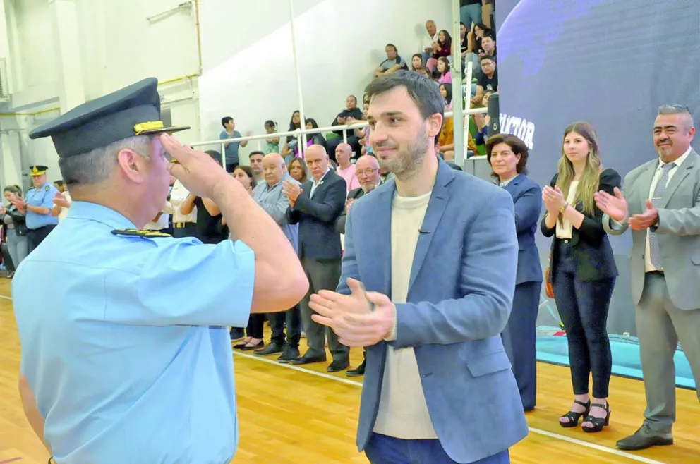 Acto de ascenso de la Policía del Chubut: “Este gobierno tomó la decisión de reivindicar a nuestra fuerza”, dijo Torres