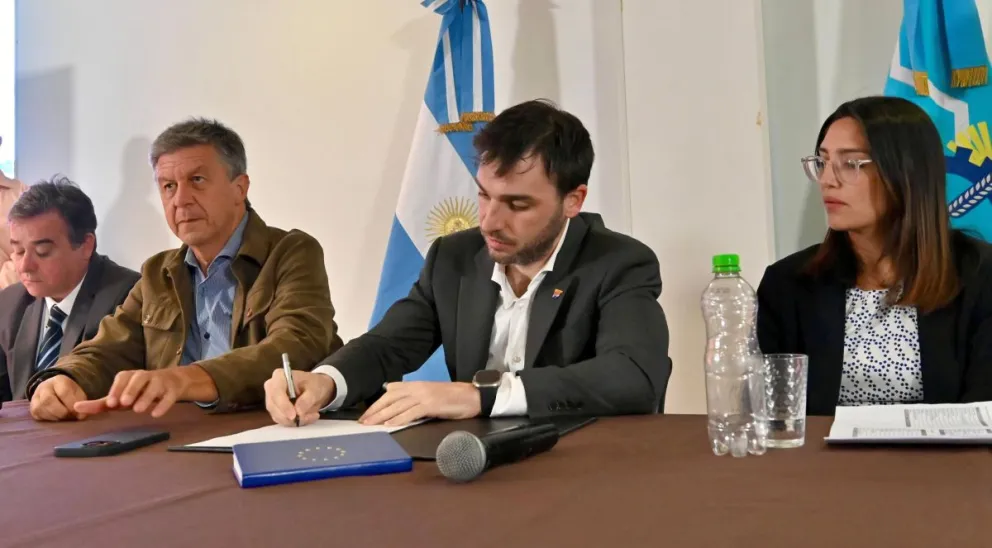 Nacho Torres anunció la eliminación de 168 cargos políticos y un nuevo esquema de ingreso a los tres Poderes del Estado