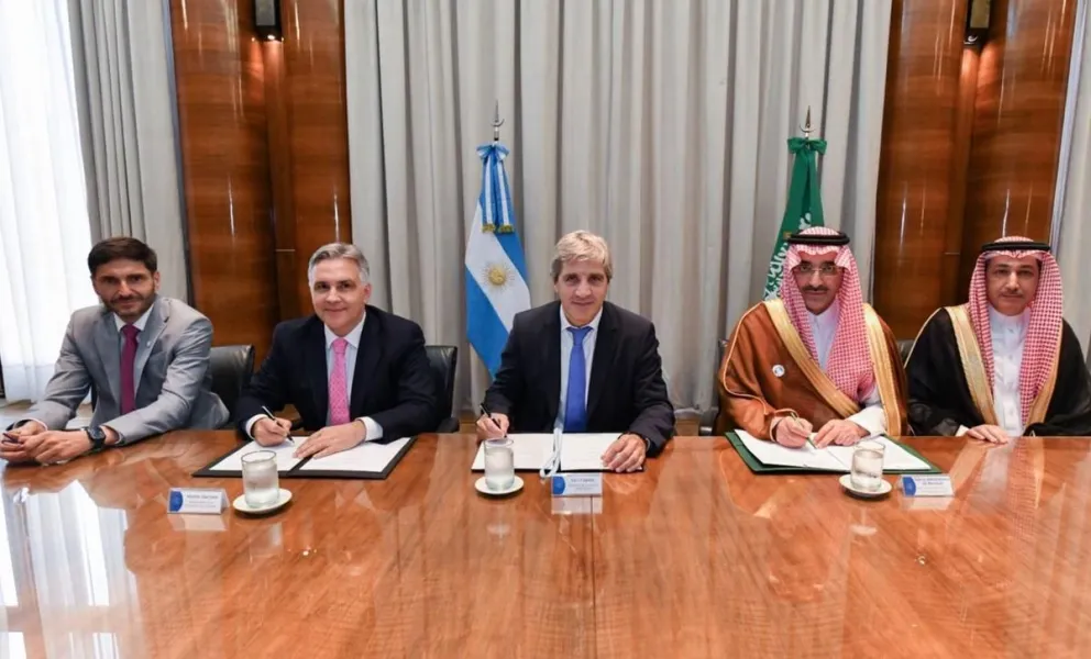 Córdoba y Santa Fe sellan acuerdo con Caputo para los avales del acueducto interprovincial