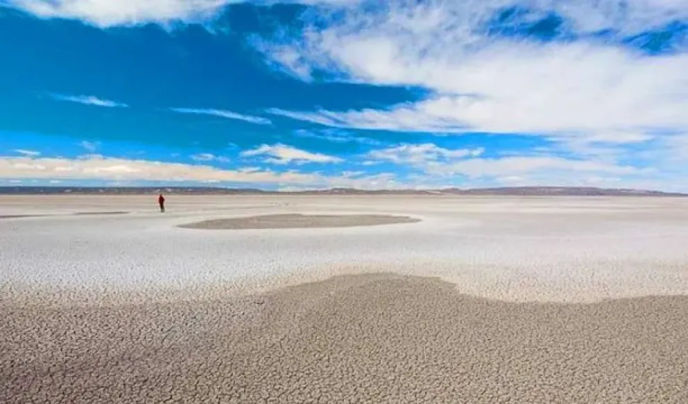 Colhué Huapi: la triste historia del lago patagónico que inesperadamente se secó por completo