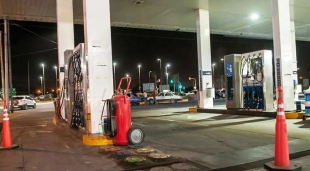 Si bien repuntó en octubre, la venta de combustibles sigue por debajo del registro del año pasado