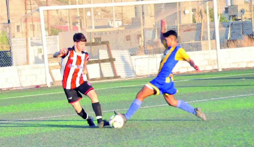 El ascenso define posturas