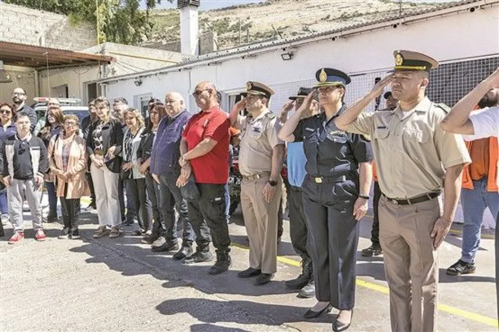 Defensa Civil de Comodoro festejó su aniversario con un homenaje a Luis Ordeig