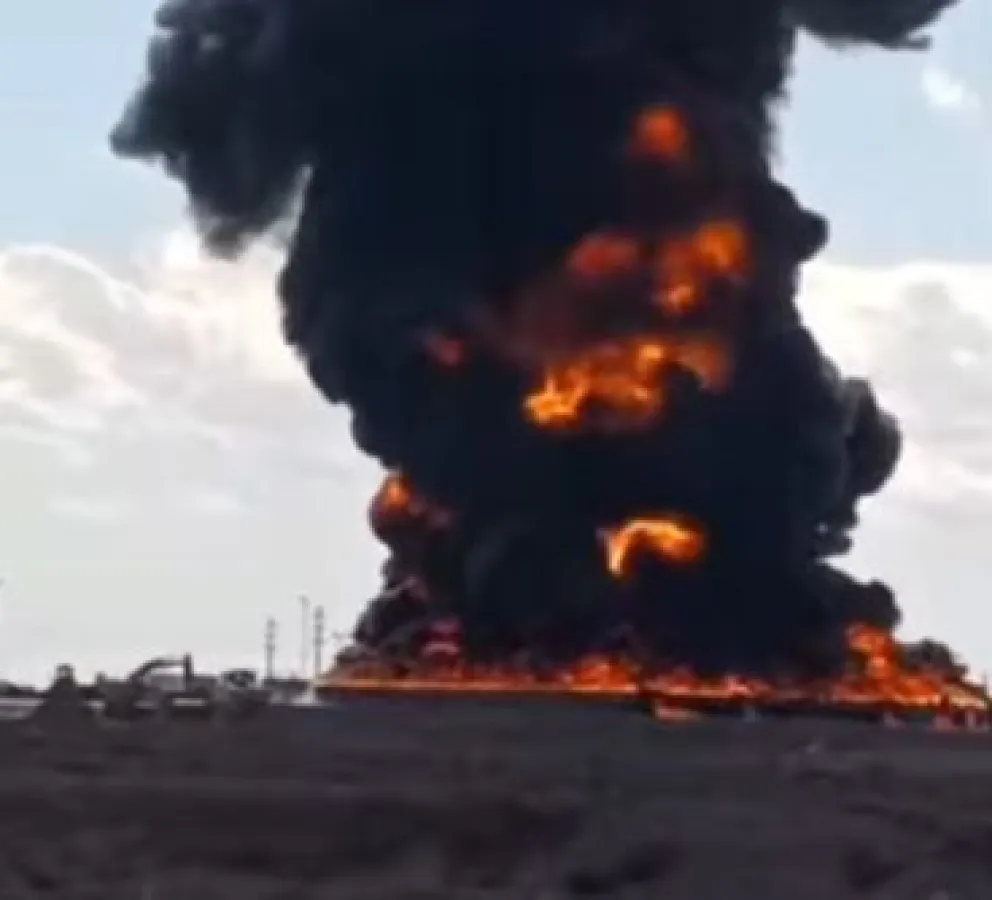 Incendio en Vaca Muerta: fuego arrasa planta de residuos petroleros