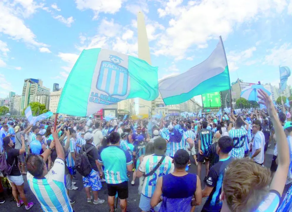 Racing celebró en el Obelisco
