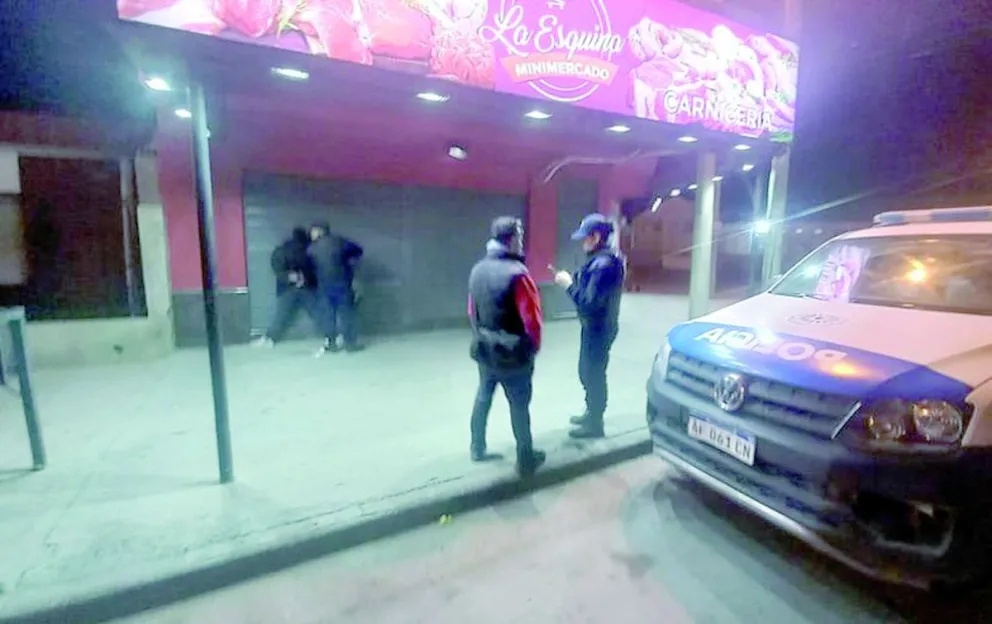 Pareja asaltó a punta de cuchillo y pistola a una menor en barrio San Martín, uno fue detenido y es menor de edad