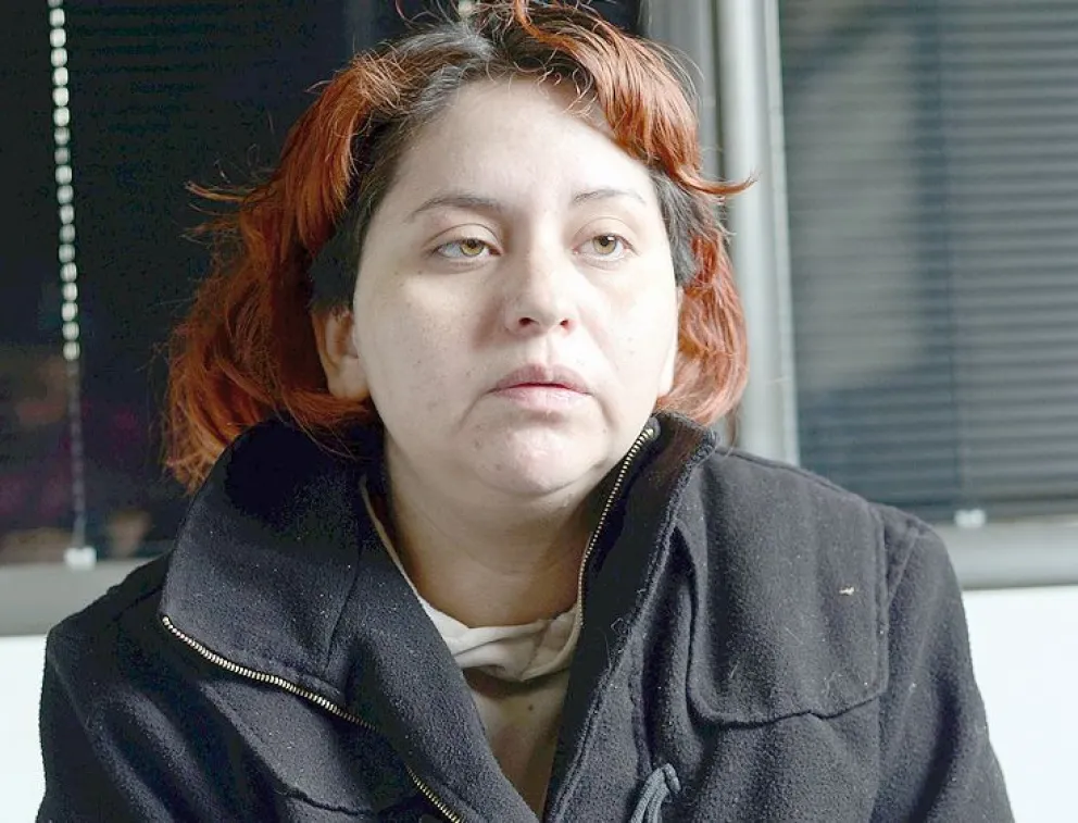 Una jueza le quitó a sus hijas de 3 y 7 años, y afirma que es por una falsa denuncia de una mujer que se hizo pasar por ella