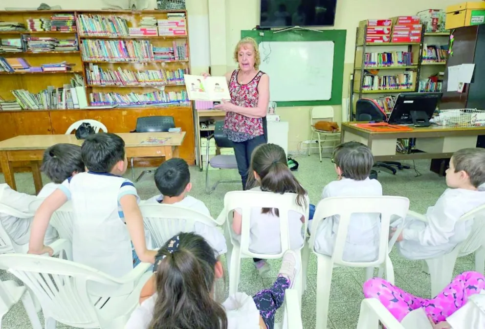 Abuelas Leecuentos serán premiadas con un reconocimiento nacional por su labor en la difusión de la literatura infantil