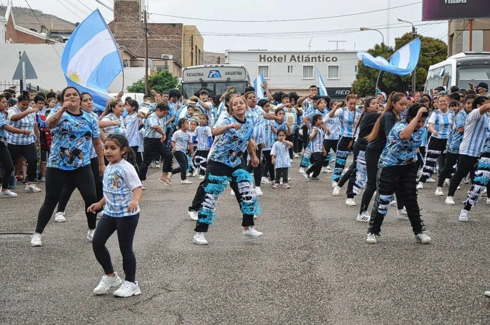 La Batucada Comodorense ya comenzó con los ensayos y la confección de trajes para los carnavales