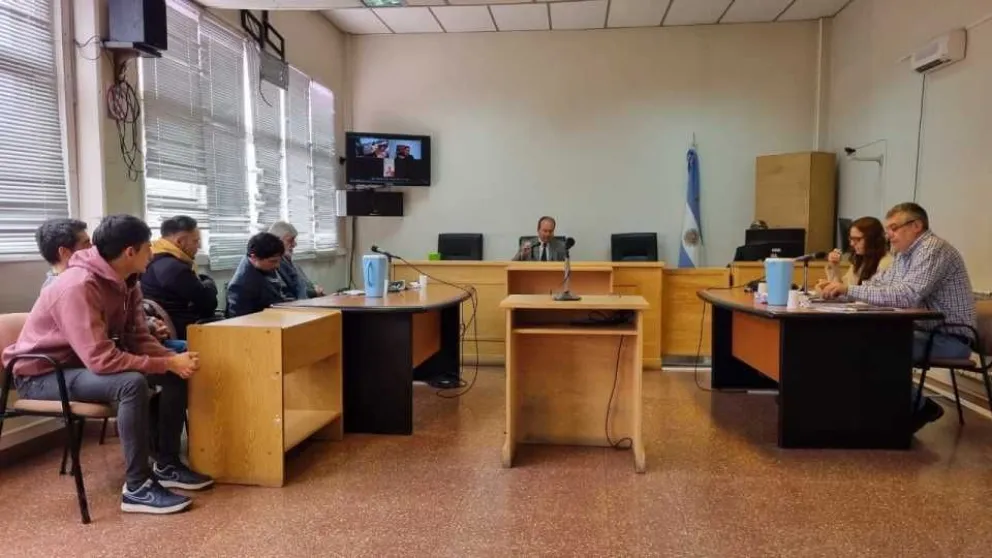 Se fueron de Comodoro hasta Trevelin para cometer delitos graves y seguirán con prisión preventiva hasta el próximo año