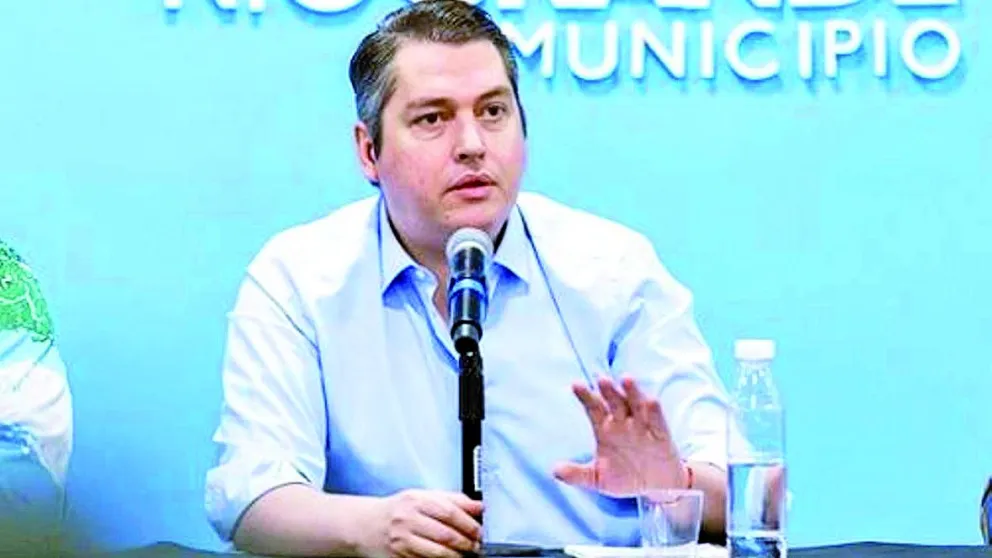 Un intendente patagónico apuesta por presentar la navidad como atractivo turístico y es criticado por el gasto