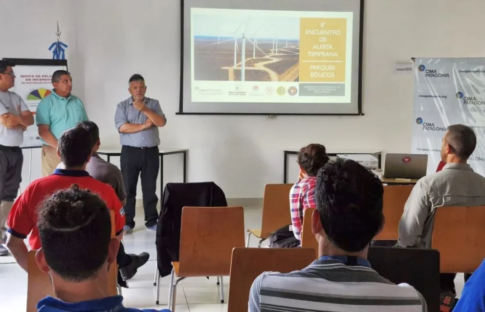 Puerto Madryn: Provincia expuso sobre recursos operativos para prevenir incendios de pastizales en Parques Eólicos