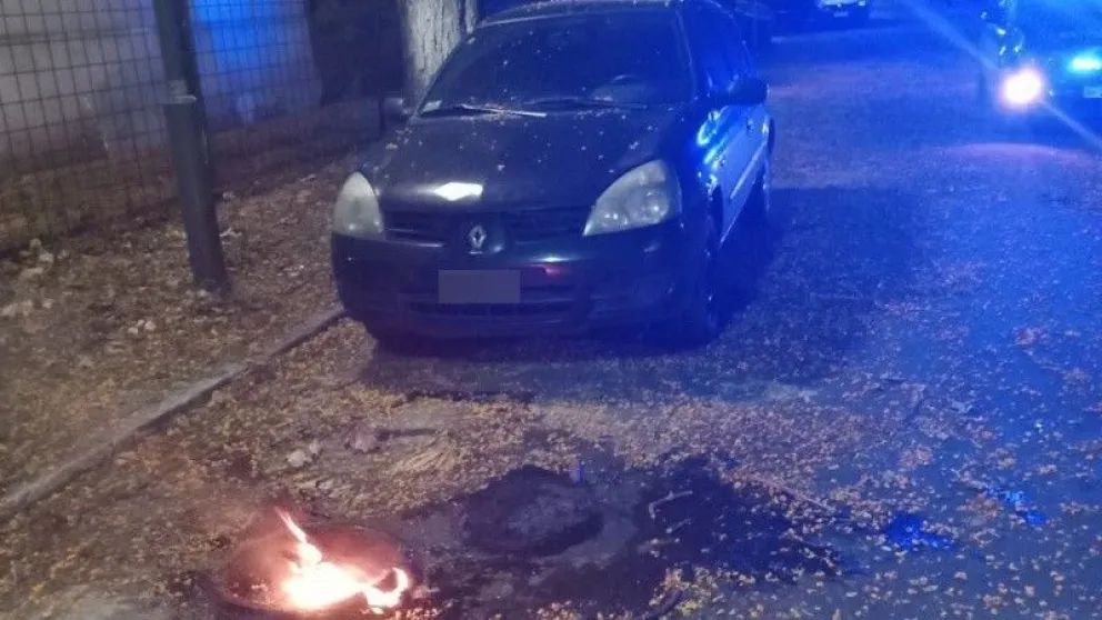 Atacan con una cubierta en llamas la sede de la PDI en Rosario