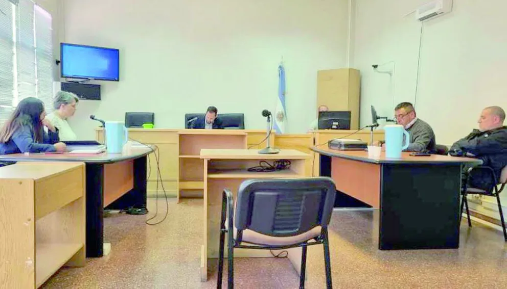 Por haber manoseado a una joven paciente, un médico recibió pena en suspenso y fue inhabilitado a perpetua para ejercer su profesión