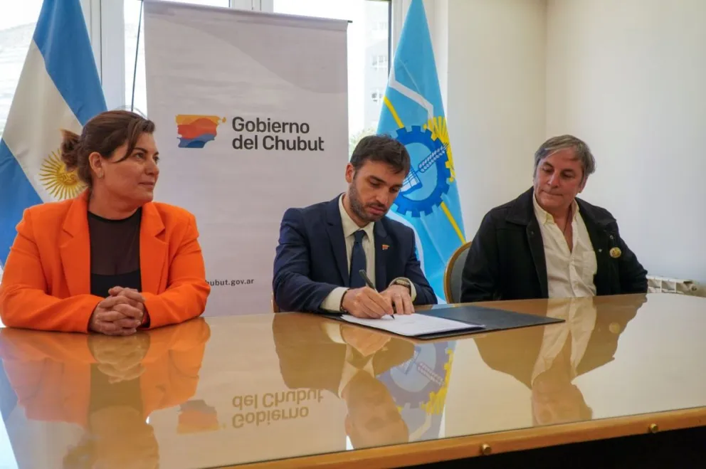Hidrógeno Verde: Torres encabezó la firma de un importante convenio para la transición energética de Chubut