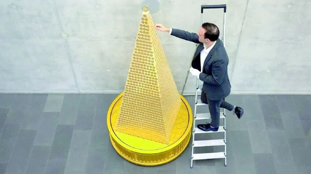 Exhiben el árbol de Navidad más caro de Europa y su precio sorprendió