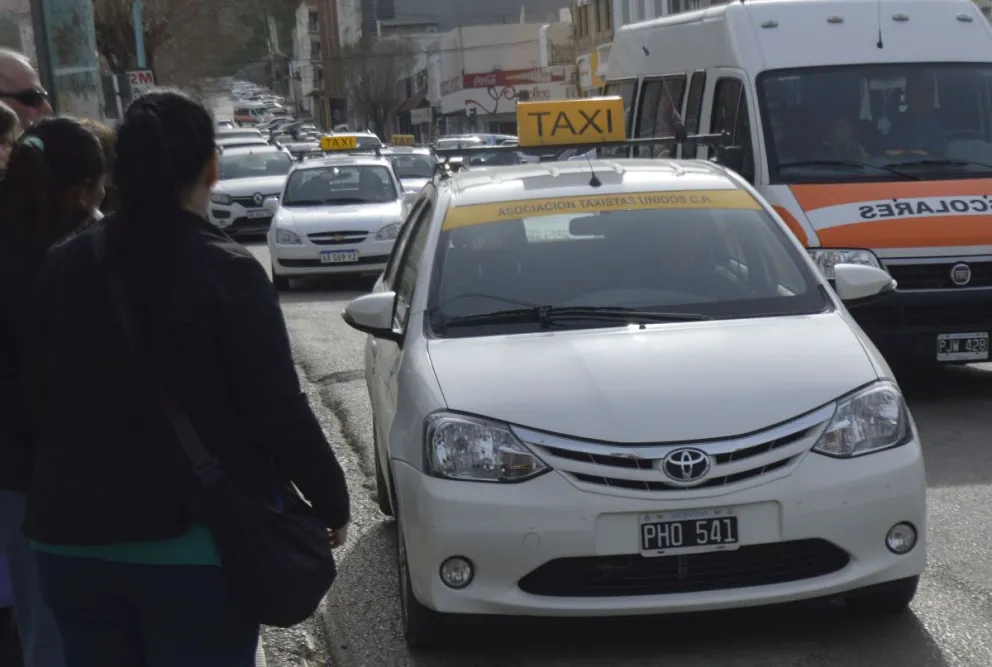 Taxistas pidieron un aumento tarifario de casi el 36 por ciento en tres tramos