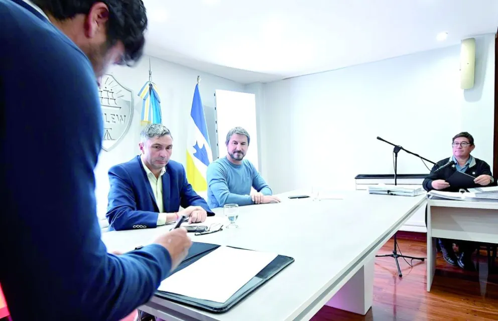 Merino: “Después de 18 años, volvemos a firmar contratos de concesión de servicios”