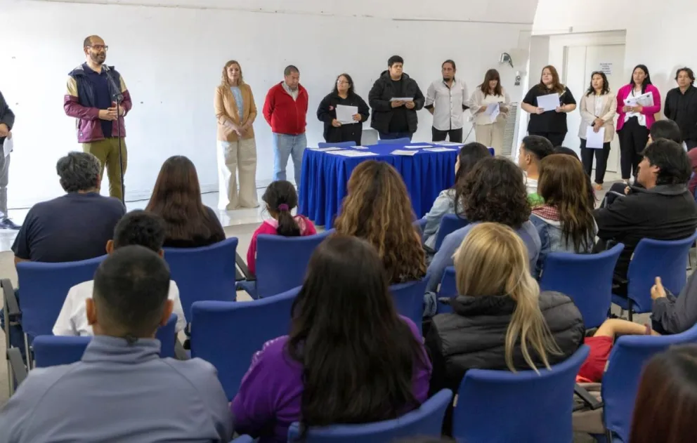 Vecinales y Municipio alfabetizan digitalmente a vecinos