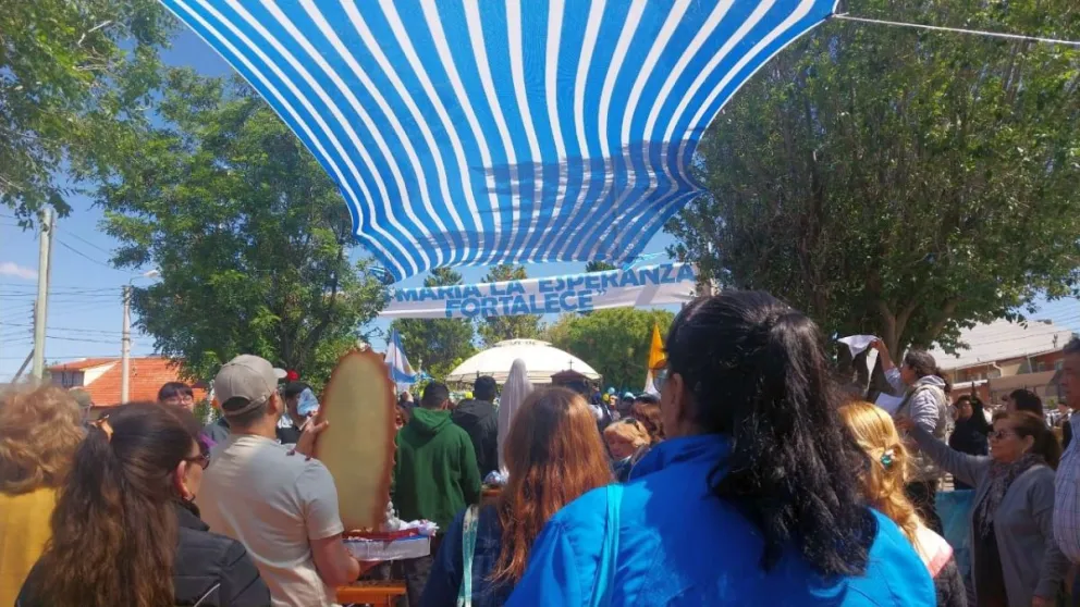 Peregrinación, misa y actividades marcaron el Día de la Virgen en Comodoro Rivadavia