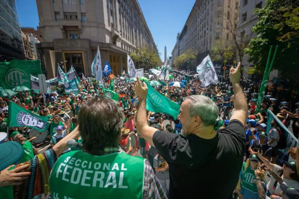 Gremios estatales exigen renovación de 50,000 contratos y se oponen a los exámenes de idoneidad