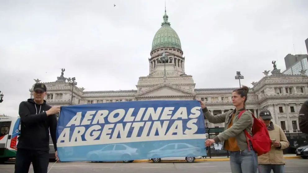 Aeronavegantes apoyan la propuesta de Axel Kicillof para hacerse cargo de Aerolíneas Argentinas