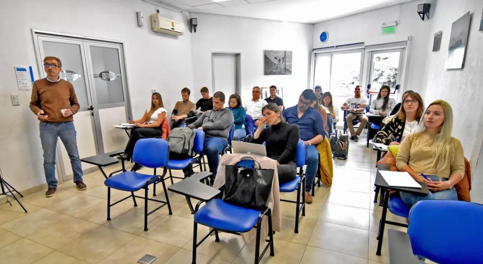 Provincia capacitó a su personal técnico en ambiente e hidrocarburos en Comodoro Rivadavia