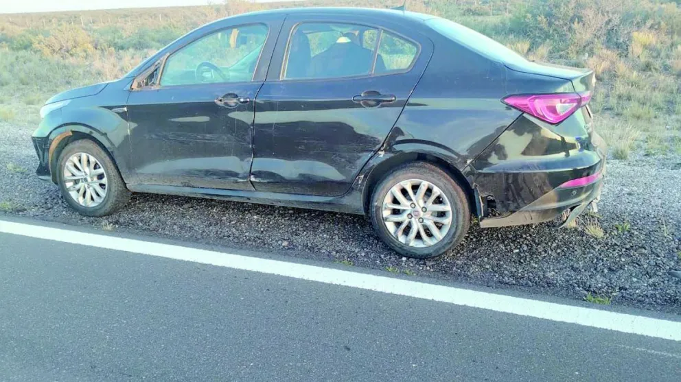 Trelew: joven de 17 casi se mete con su auto a una vivienda y en la ruta a Comodoro dos coches por poco no chocaron de frente