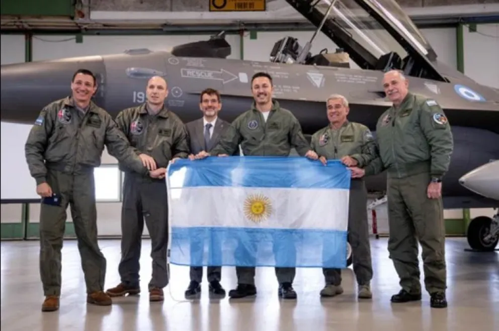 Luis Petri afirmó que la compra del avión F-16 es "la más importante de la democracia"