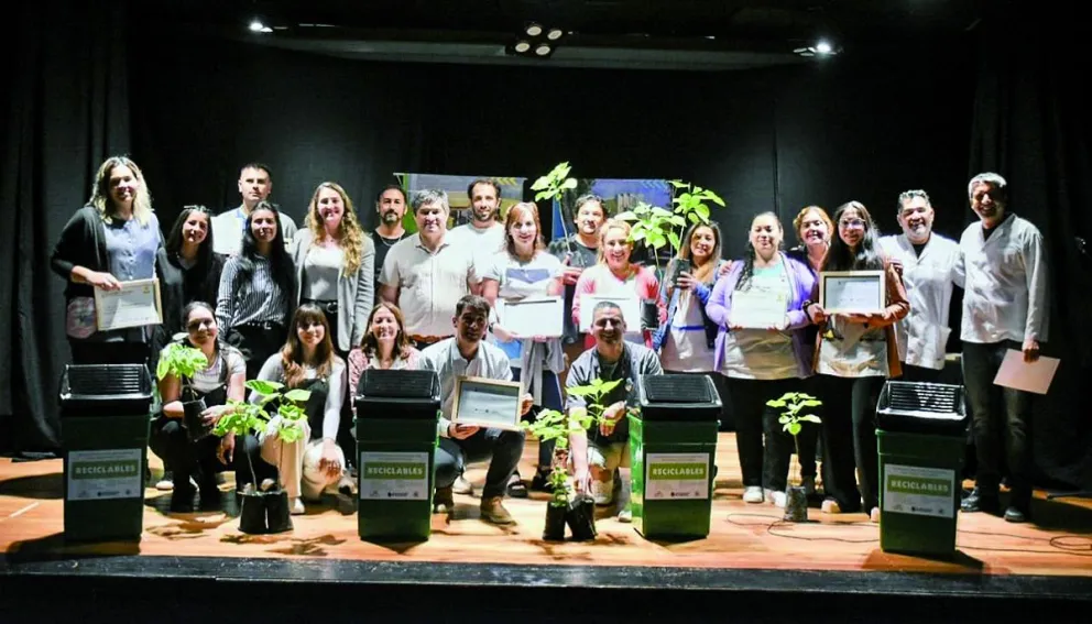 Diez escuelas primarias de Sarmiento recibieron la certificación en educación ambiental