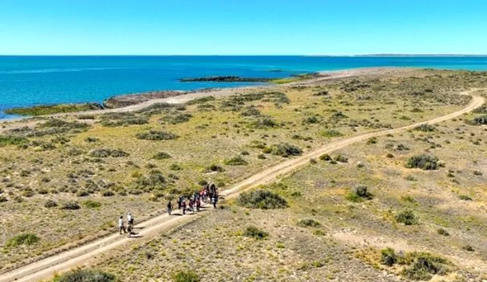 Más de 60 personas participaron del primer Encuentro de Senderismo Costero en Chubut
