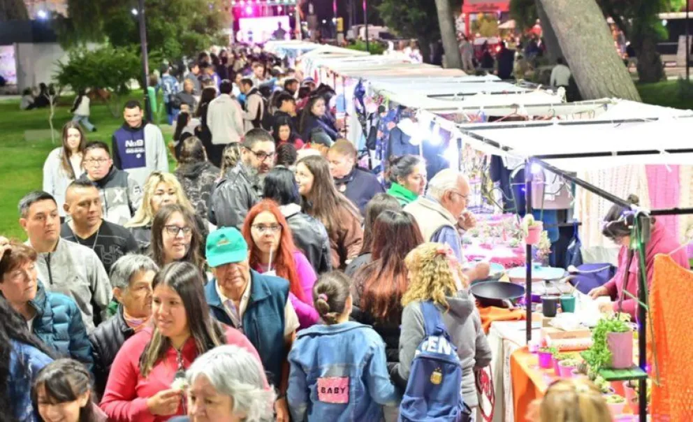 Más de 6.000 personas disfrutaron de la segunda edición de la "Fiesta de la Hamburguesa" en Rawson