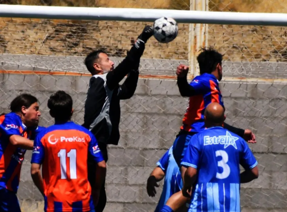 Fútbol de veteranos:  Finales para Masters B, Maxi Masters y Expertos