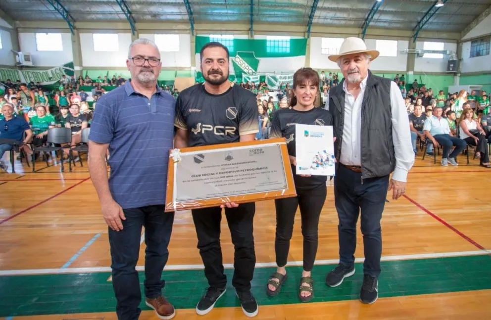Gimnasio Centenario del club Petroquímica: A cien años de su existencia recibió aporte municipal para la obra