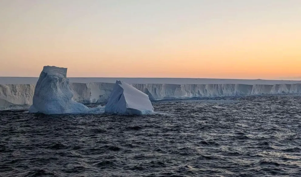 ¿Qué impacto tendrá?: El iceberg más grande del mundo se desprendió y navega por el océano