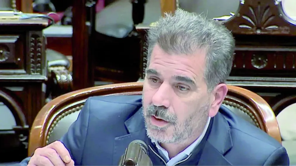 Las acusaciones de presunto enriquecimiento ilícito generan incomodidad y especulaciones sobre el vínculo con el oficialismo