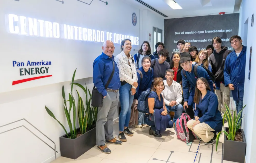 Estudiantes y docentes de escuelas técnicas visitaron el Centro Integrado de Operaciones de PAE en Comodoro Rivadavia