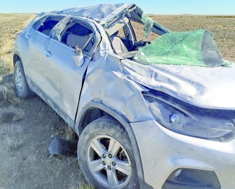 Una pareja resultó con lesiones tras un espectacular vuelco en la Ruta ...