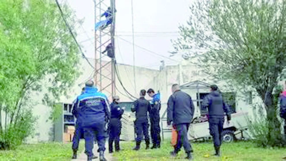 Conmoción por terrible caída de un trabajador desde antena de 20 metros