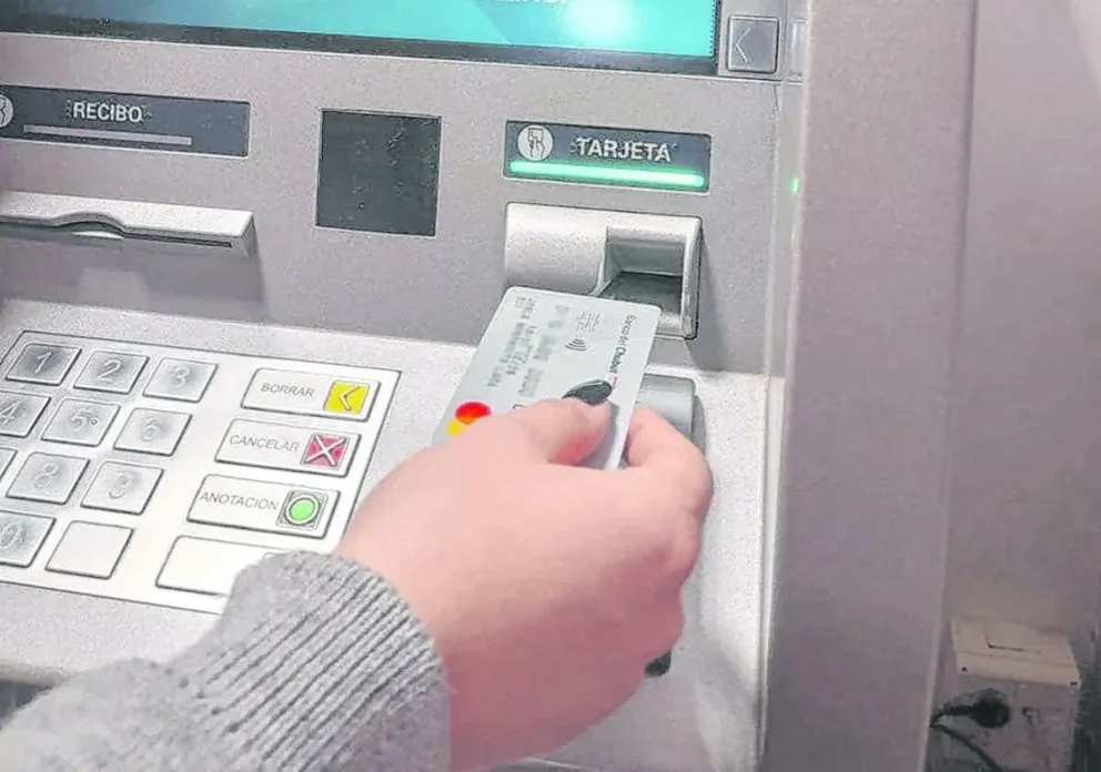 Aumentan las comisiones bancarias: extraer dinero en cajeros podría costar hasta $5.000