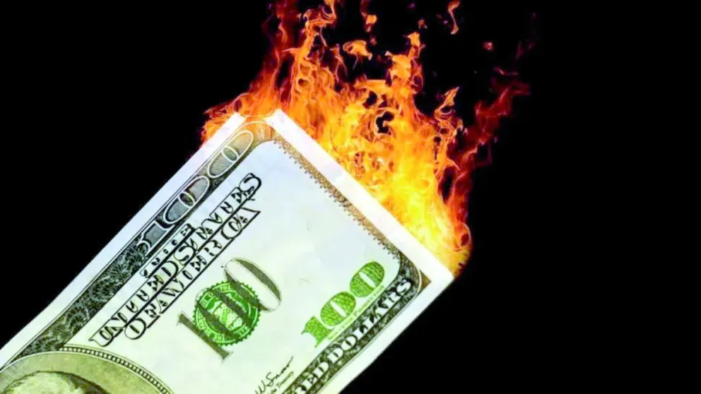 El dólar blue aumentó y “seguramente irá trepando también en los próximos días”, dicen algunos analistas 