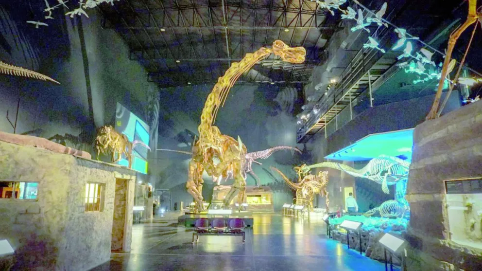 Comienza la celebración navideña con promos especiales y entre dinosaurios